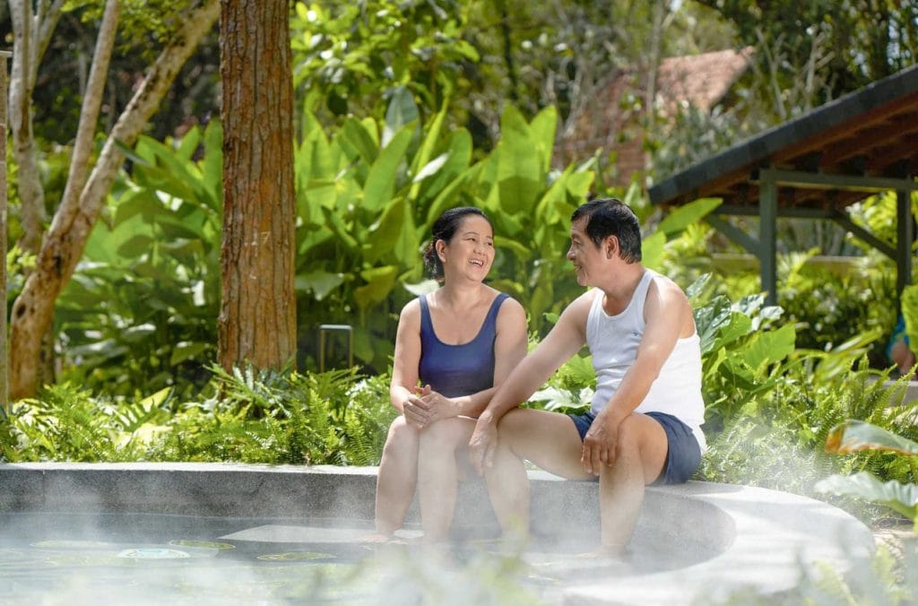 Khoáng nóng là gì? Công dụng của nó đối với sức khỏe 2 suoi-nuoc-nong-alluvia-city-van-giang