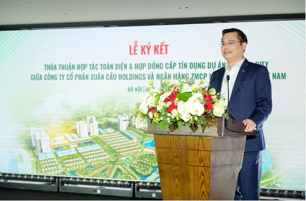 Vietcombank cấp tín dụng 22.000 tỷ đồng cho dự án Alluvia City 2 Ông Nguyễn Thanh Tùng, Ủy viên BCH Đảng bộ Chính phủ, Bí thư Đảng ủy, Chủ tịch HĐQT Vietcombank phát biểu tại buổi lễ